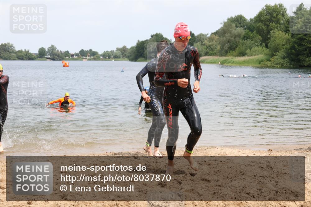 21.06.2025 - 27. Vierlanden-Triathlon Lena Gebhardt http://msf.ph/oto/8037870 15.06.2025 12:08:45 Schwimmen 1034, 1035, 1036, 1037, 1038 meine-sportfotos.de