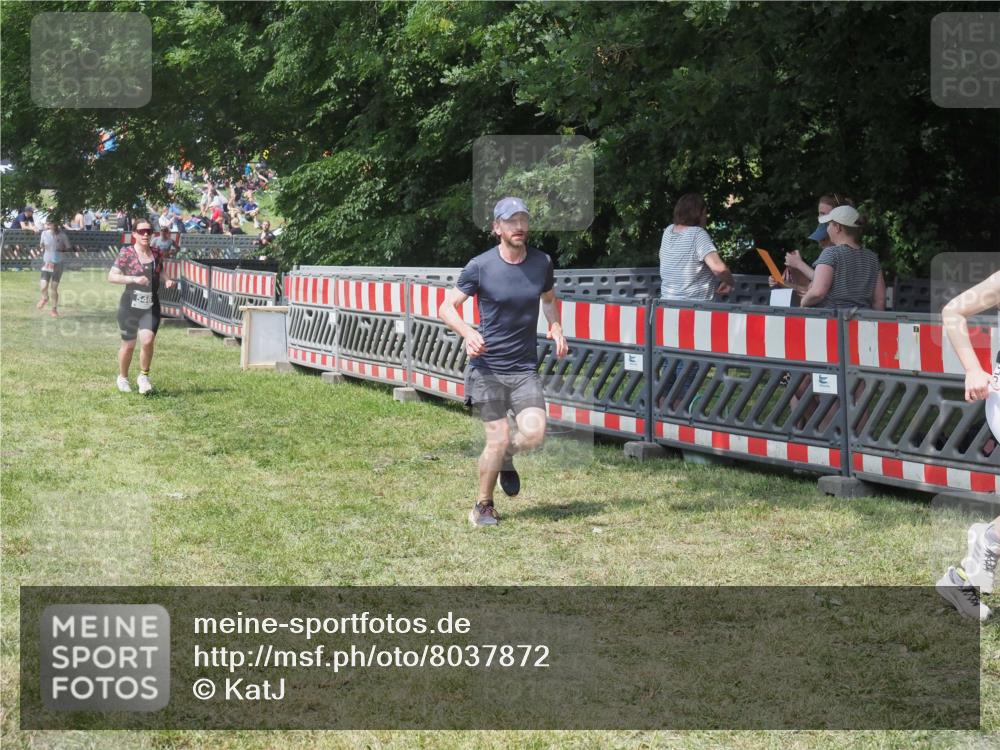 15.06.2025 - 27. Vierlanden-Triathlon KatJ http://msf.ph/oto/8037872 15.06.2025 11:31:00 Schwimmen  meine-sportfotos.de