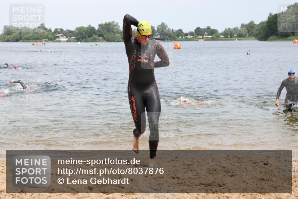 21.06.2025 - 27. Vierlanden-Triathlon Lena Gebhardt http://msf.ph/oto/8037876 15.06.2025 12:08:46 Schwimmen 1034, 1035, 1036, 1037, 1038 meine-sportfotos.de