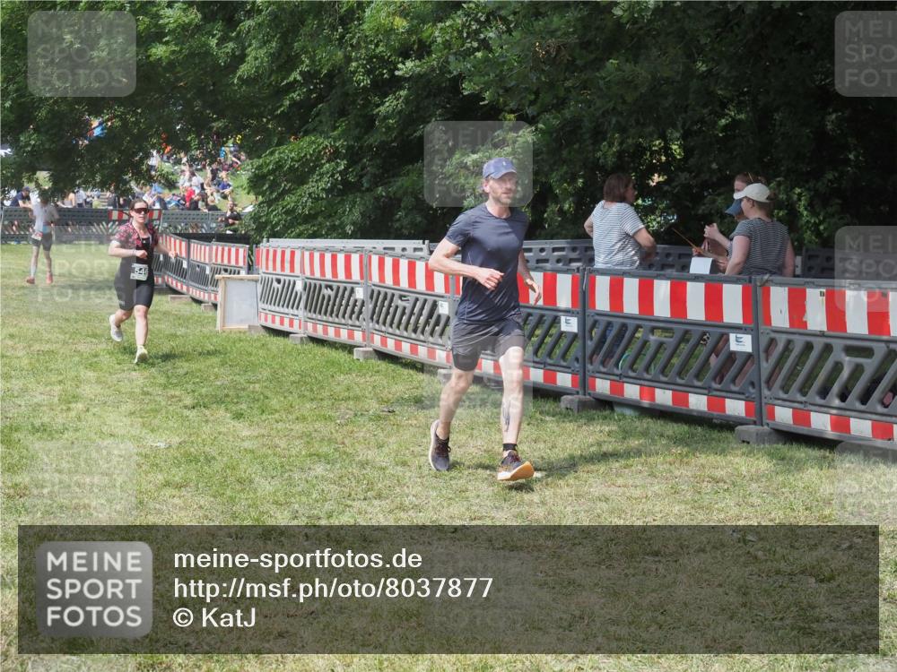 15.06.2025 - 27. Vierlanden-Triathlon KatJ http://msf.ph/oto/8037877 15.06.2025 11:31:00 Schwimmen  meine-sportfotos.de