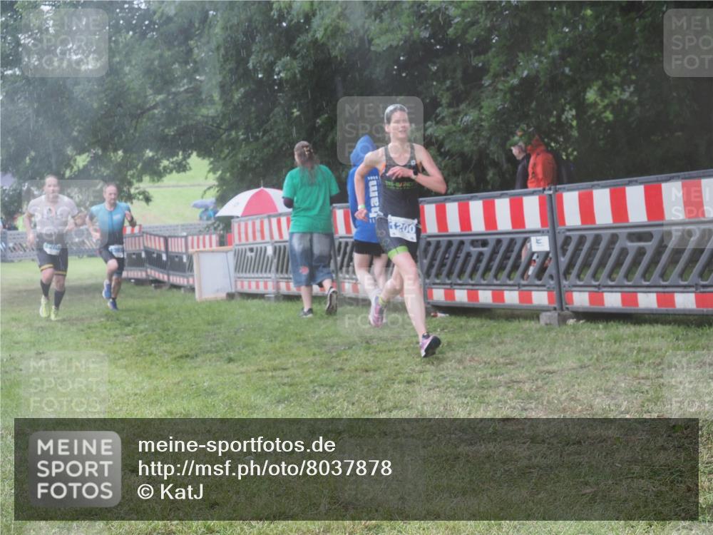 21.06.2025 - 27. Vierlanden-Triathlon KatJ http://msf.ph/oto/8037878 15.06.2025 14:19:32 Ziel 1198, 1200, 1265, 1303 meine-sportfotos.de