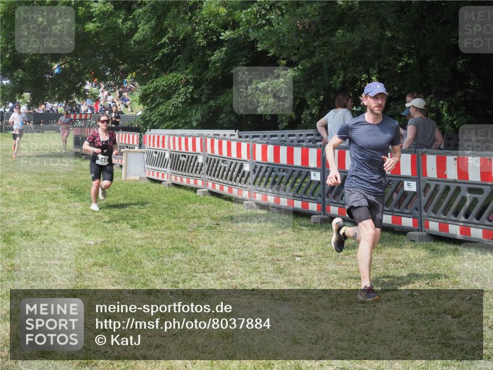 15.06.2025 - 27. Vierlanden-Triathlon KatJ http://msf.ph/oto/8037884 15.06.2025 11:31:01 Schwimmen  meine-sportfotos.de