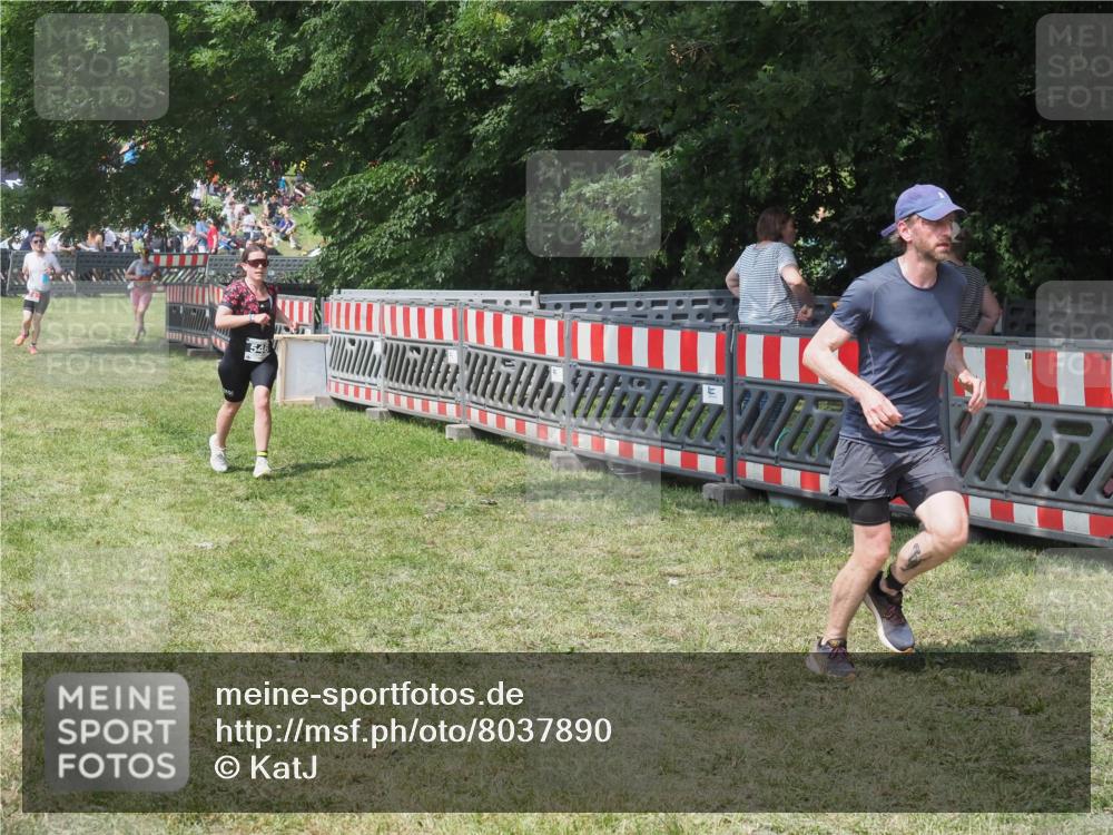 15.06.2025 - 27. Vierlanden-Triathlon KatJ http://msf.ph/oto/8037890 15.06.2025 11:31:01 Schwimmen  meine-sportfotos.de
