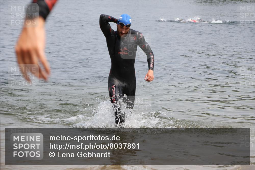 21.06.2025 - 27. Vierlanden-Triathlon Lena Gebhardt http://msf.ph/oto/8037891 15.06.2025 12:08:48 Schwimmen 1034, 1035, 1036, 1037, 1038 meine-sportfotos.de