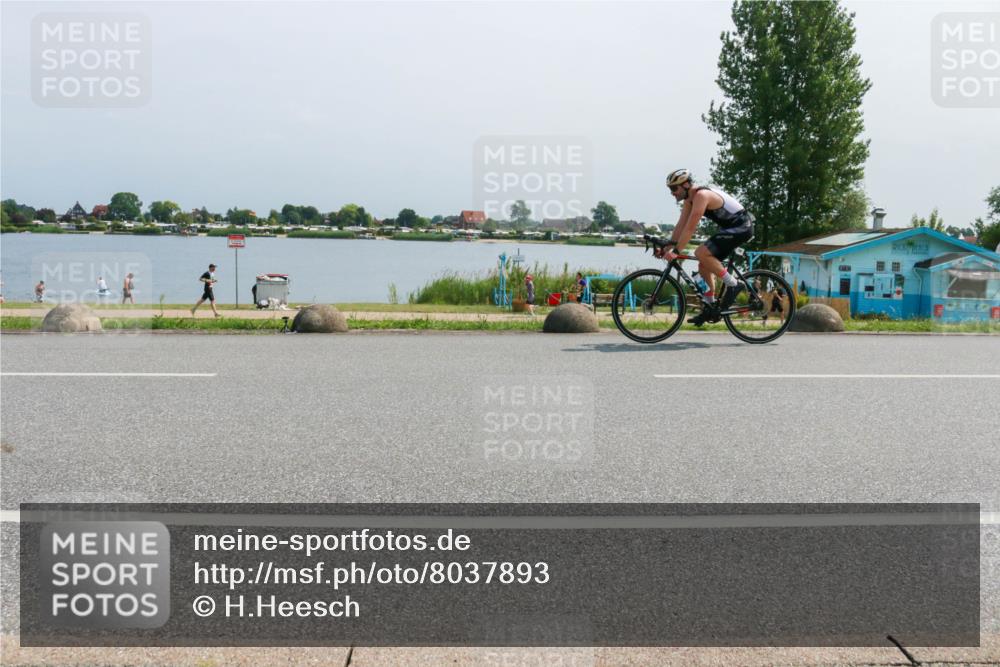21.06.2025 - 27. Vierlanden-Triathlon H.Heesch http://msf.ph/oto/8037893 15.06.2025 11:47:50 Radfahren 82, 706, 829 meine-sportfotos.de