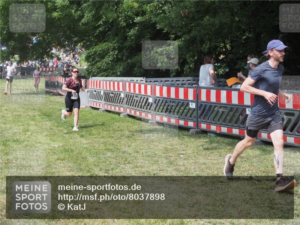 15.06.2025 - 27. Vierlanden-Triathlon KatJ http://msf.ph/oto/8037898 15.06.2025 11:31:01 Schwimmen  meine-sportfotos.de