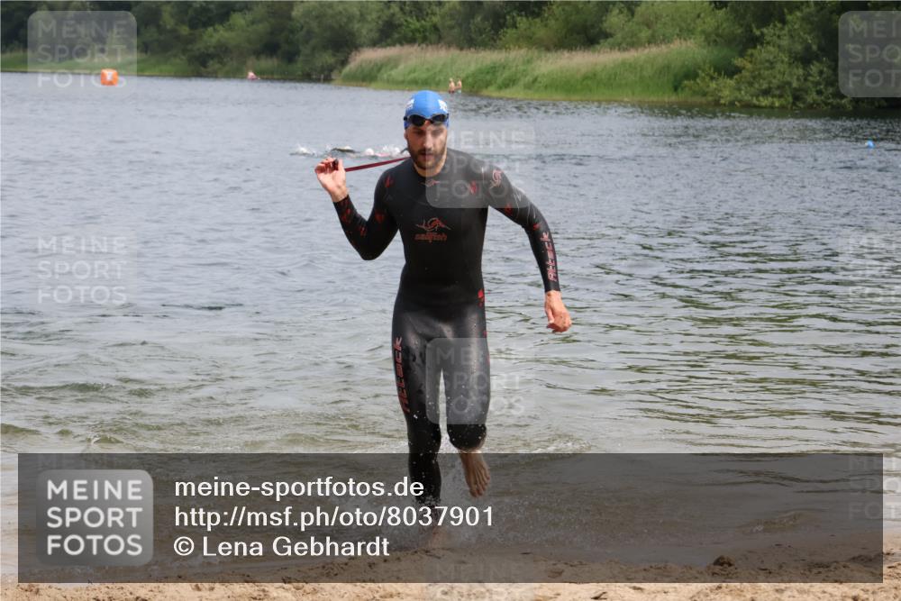 21.06.2025 - 27. Vierlanden-Triathlon Lena Gebhardt http://msf.ph/oto/8037901 15.06.2025 12:08:50 Schwimmen 1033, 1034, 1035, 1036, 1037, 1038 meine-sportfotos.de
