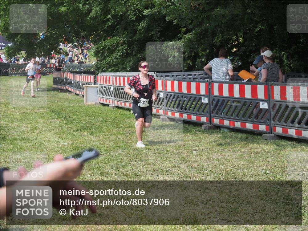 15.06.2025 - 27. Vierlanden-Triathlon KatJ http://msf.ph/oto/8037906 15.06.2025 11:31:02 Schwimmen  meine-sportfotos.de