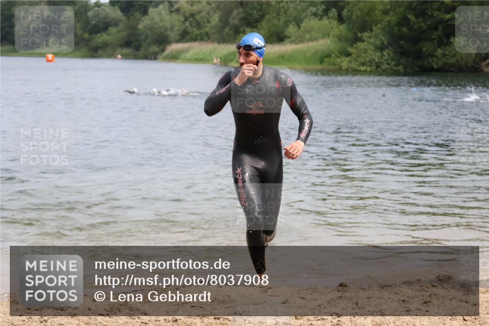 21.06.2025 - 27. Vierlanden-Triathlon Lena Gebhardt http://msf.ph/oto/8037908 15.06.2025 12:08:51 Schwimmen 1033, 1034, 1035, 1036, 1037, 1038 meine-sportfotos.de