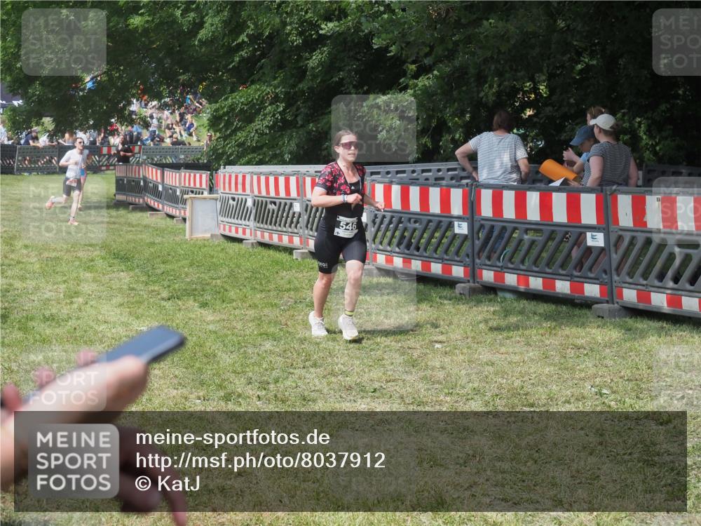 15.06.2025 - 27. Vierlanden-Triathlon KatJ http://msf.ph/oto/8037912 15.06.2025 11:31:02 Schwimmen  meine-sportfotos.de