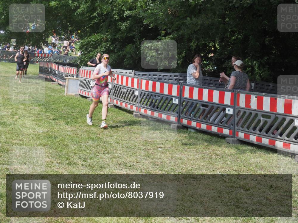 15.06.2025 - 27. Vierlanden-Triathlon KatJ http://msf.ph/oto/8037919 15.06.2025 11:31:08 Schwimmen  meine-sportfotos.de