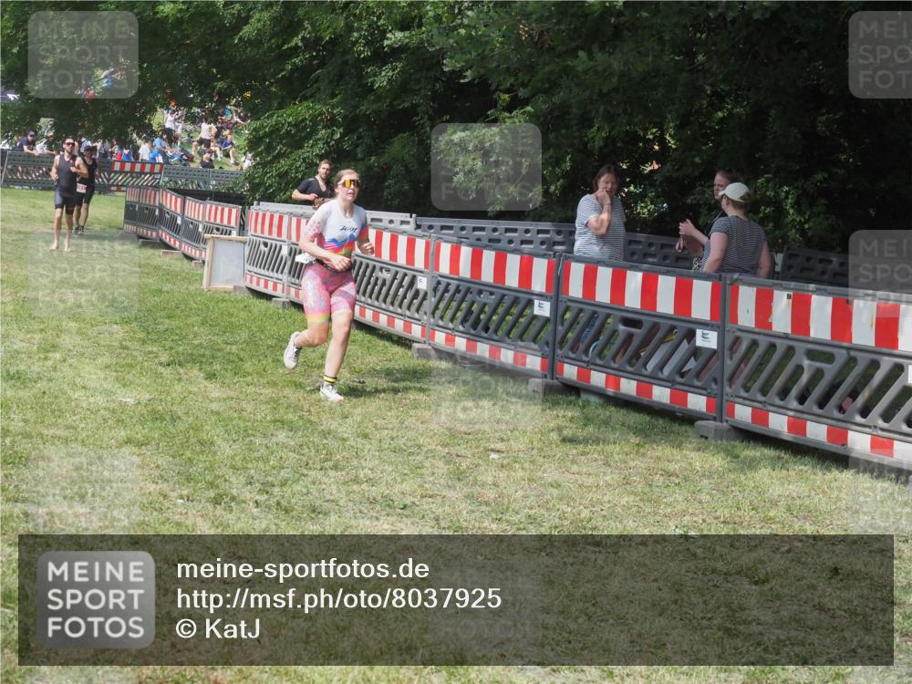 15.06.2025 - 27. Vierlanden-Triathlon KatJ http://msf.ph/oto/8037925 15.06.2025 11:31:08 Schwimmen  meine-sportfotos.de