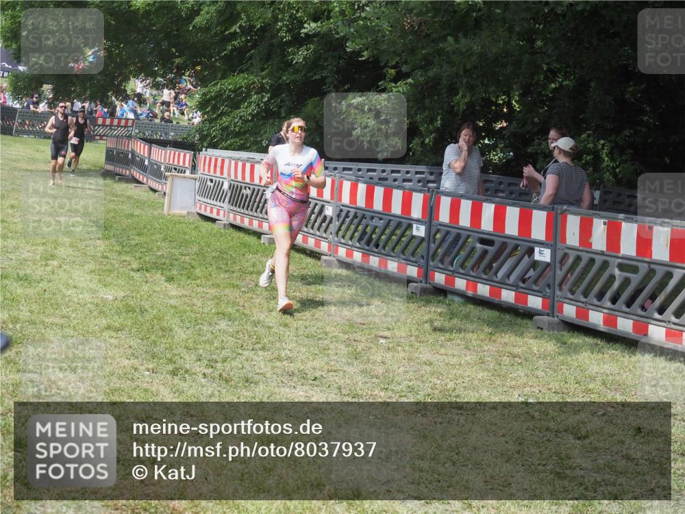15.06.2025 - 27. Vierlanden-Triathlon KatJ http://msf.ph/oto/8037937 15.06.2025 11:31:08 Schwimmen  meine-sportfotos.de