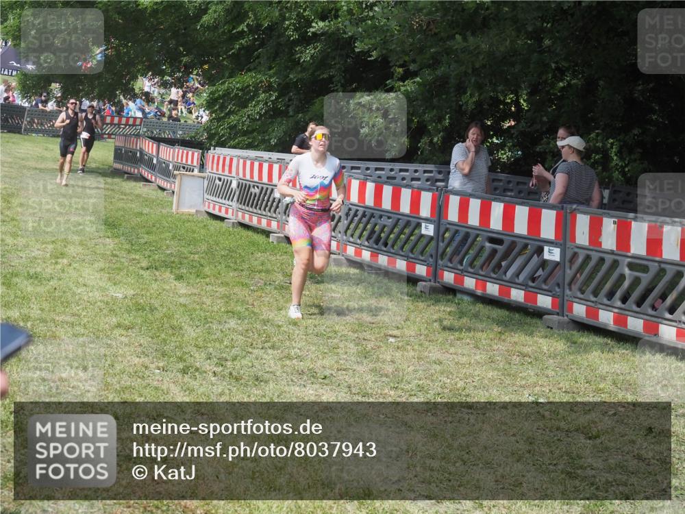 15.06.2025 - 27. Vierlanden-Triathlon KatJ http://msf.ph/oto/8037943 15.06.2025 11:31:08 Schwimmen  meine-sportfotos.de