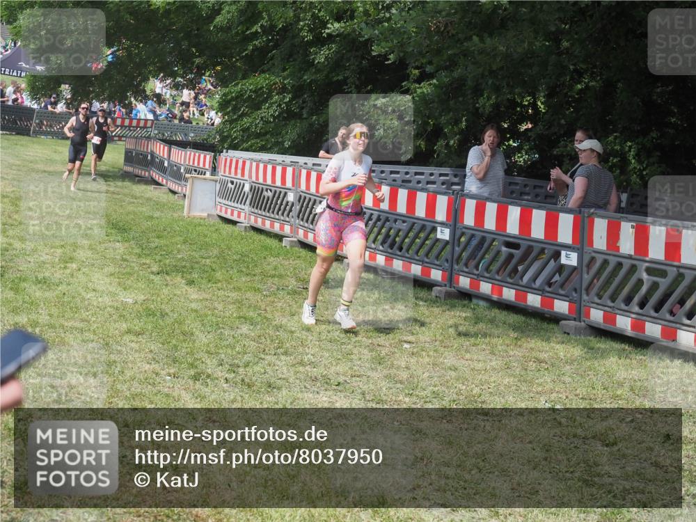 15.06.2025 - 27. Vierlanden-Triathlon KatJ http://msf.ph/oto/8037950 15.06.2025 11:31:09 Schwimmen  meine-sportfotos.de
