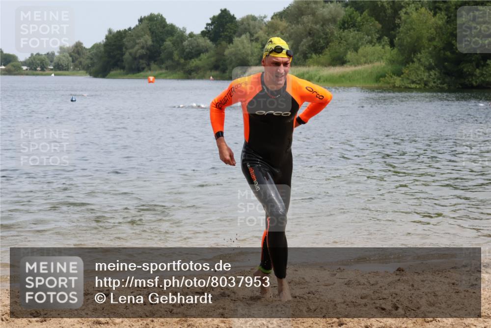 21.06.2025 - 27. Vierlanden-Triathlon Lena Gebhardt http://msf.ph/oto/8037953 15.06.2025 12:08:54 Schwimmen 1032, 1033, 1034, 1035, 1036, 1037, 1038 meine-sportfotos.de
