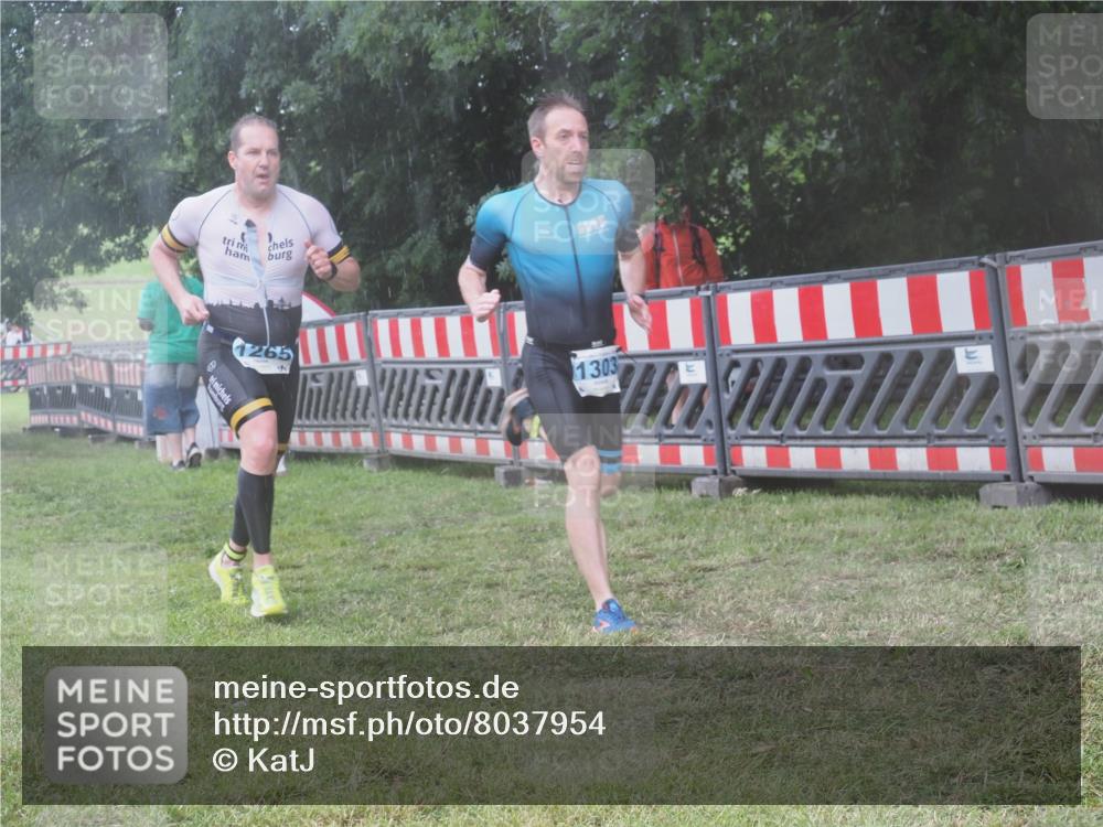 21.06.2025 - 27. Vierlanden-Triathlon KatJ http://msf.ph/oto/8037954 15.06.2025 14:19:34 Ziel 1198, 1200, 1265, 1303 meine-sportfotos.de