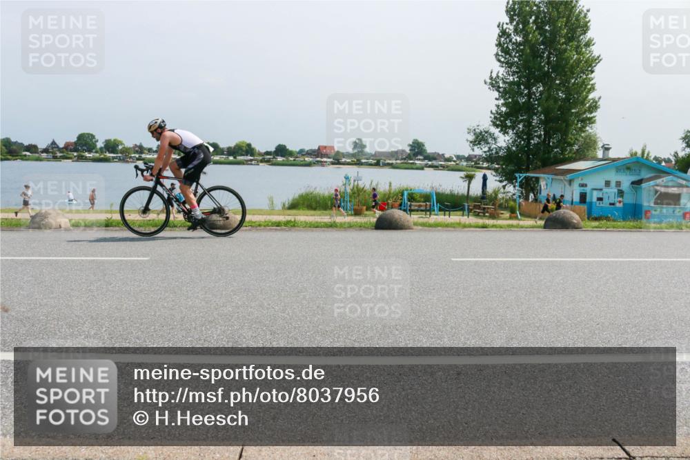 21.06.2025 - 27. Vierlanden-Triathlon H.Heesch http://msf.ph/oto/8037956 15.06.2025 11:47:50 Radfahren 82, 706, 829 meine-sportfotos.de