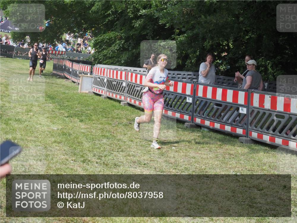 15.06.2025 - 27. Vierlanden-Triathlon KatJ http://msf.ph/oto/8037958 15.06.2025 11:31:09 Schwimmen  meine-sportfotos.de