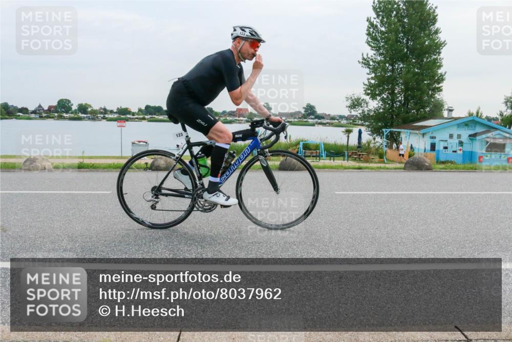 15.06.2025 - 27. Vierlanden-Triathlon H.Heesch http://msf.ph/oto/8037962 15.06.2025 10:54:25 Radfahren 123, 635 meine-sportfotos.de