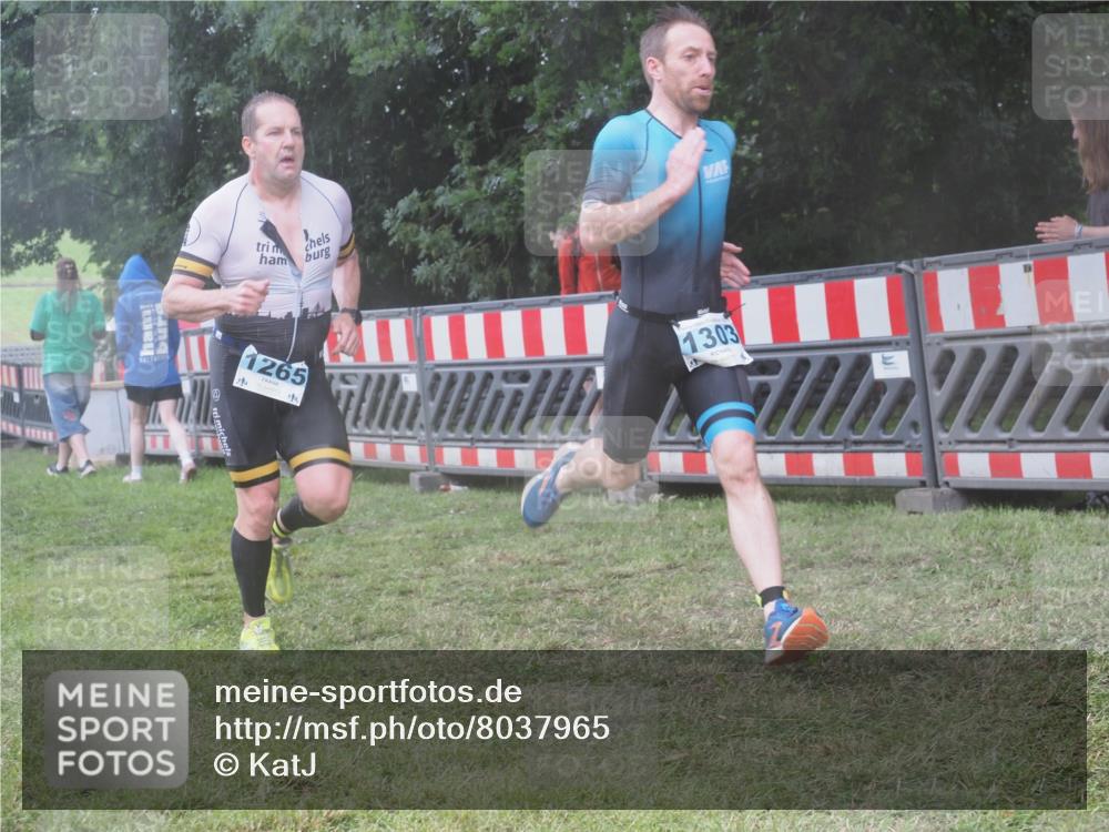 21.06.2025 - 27. Vierlanden-Triathlon KatJ http://msf.ph/oto/8037965 15.06.2025 14:19:35 Ziel 1200, 1265, 1303 meine-sportfotos.de