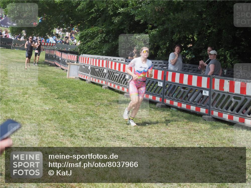 15.06.2025 - 27. Vierlanden-Triathlon KatJ http://msf.ph/oto/8037966 15.06.2025 11:31:09 Schwimmen  meine-sportfotos.de