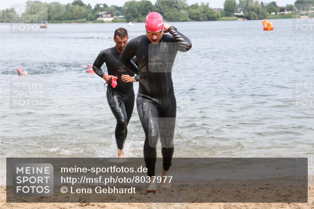 21.06.2025 - 27. Vierlanden-Triathlon Lena Gebhardt http://msf.ph/oto/8037977 15.06.2025 12:08:58 Schwimmen 1032, 1033, 1035, 1036, 1037 meine-sportfotos.de