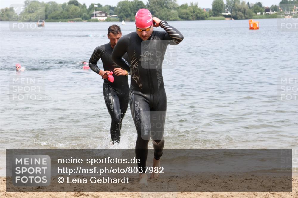 21.06.2025 - 27. Vierlanden-Triathlon Lena Gebhardt http://msf.ph/oto/8037982 15.06.2025 12:08:58 Schwimmen 1032, 1033, 1035, 1036, 1037 meine-sportfotos.de