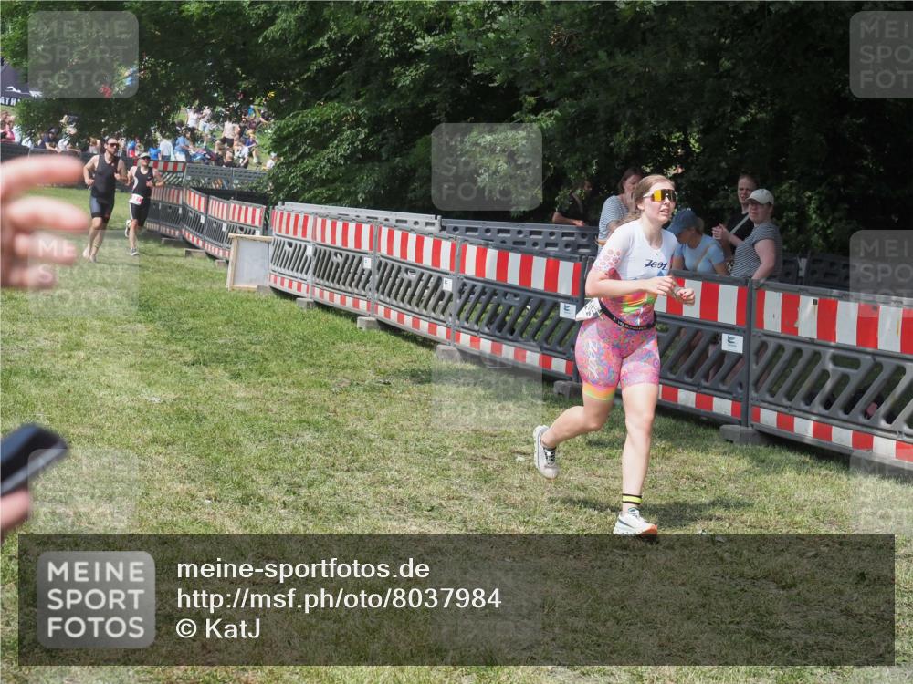 15.06.2025 - 27. Vierlanden-Triathlon KatJ http://msf.ph/oto/8037984 15.06.2025 11:31:09 Schwimmen  meine-sportfotos.de