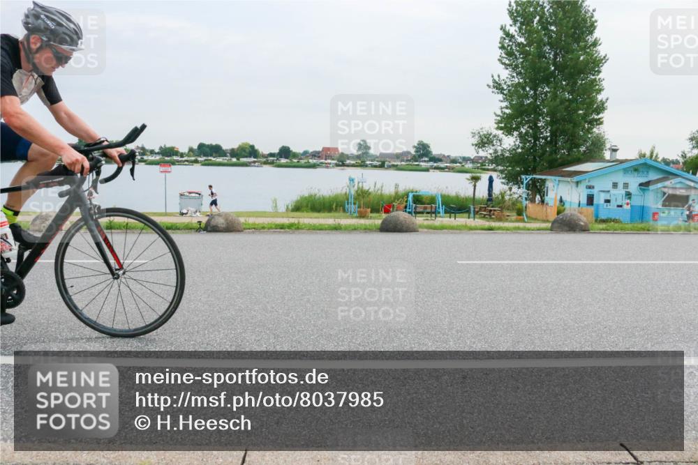 15.06.2025 - 27. Vierlanden-Triathlon H.Heesch http://msf.ph/oto/8037985 15.06.2025 10:54:45 Radfahren 90 meine-sportfotos.de