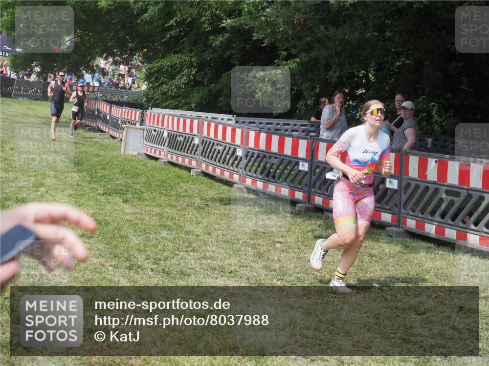 15.06.2025 - 27. Vierlanden-Triathlon KatJ http://msf.ph/oto/8037988 15.06.2025 11:31:09 Schwimmen  meine-sportfotos.de
