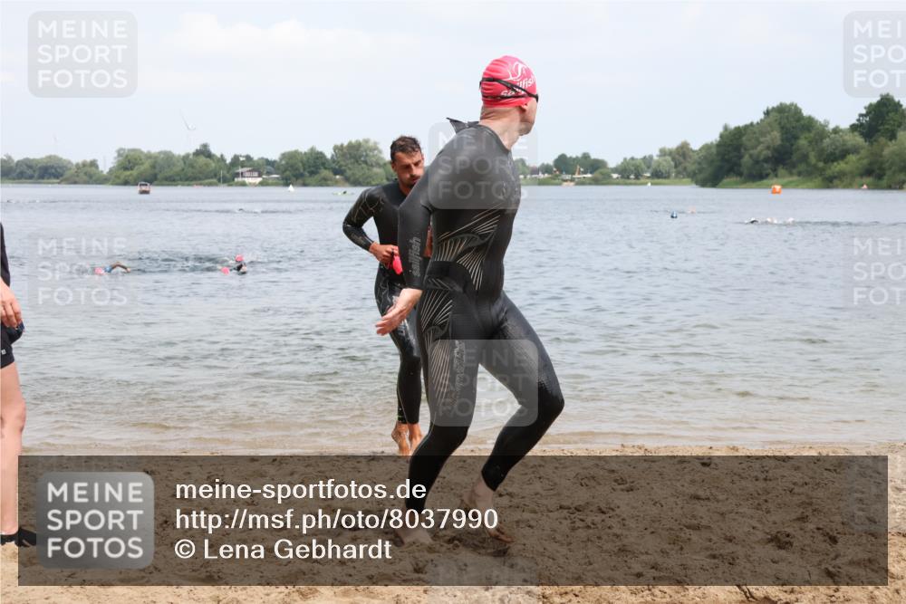 21.06.2025 - 27. Vierlanden-Triathlon Lena Gebhardt http://msf.ph/oto/8037990 15.06.2025 12:09:00 Schwimmen 1032, 1033, 1035, 1036 meine-sportfotos.de