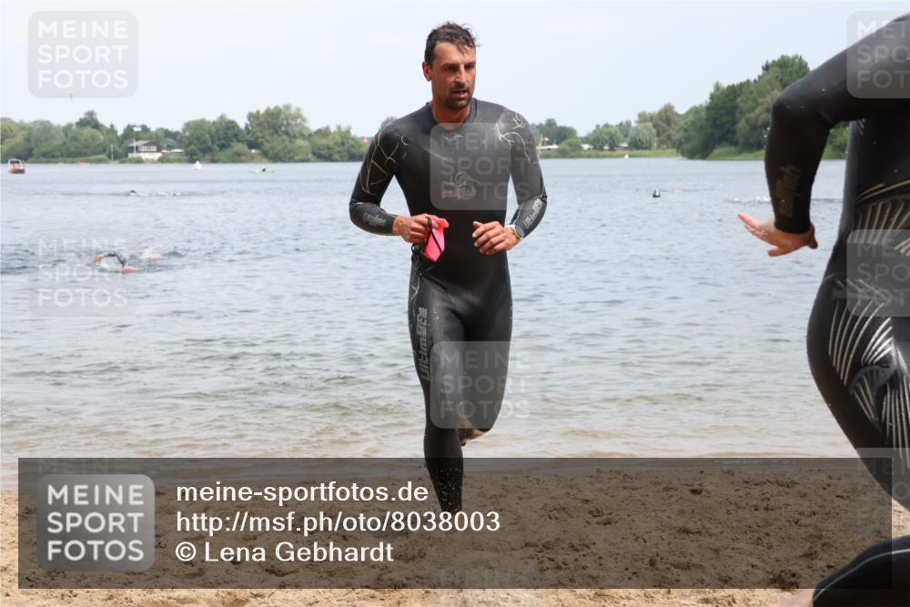 21.06.2025 - 27. Vierlanden-Triathlon Lena Gebhardt http://msf.ph/oto/8038003 15.06.2025 12:09:00 Schwimmen 1032, 1033, 1035, 1036 meine-sportfotos.de