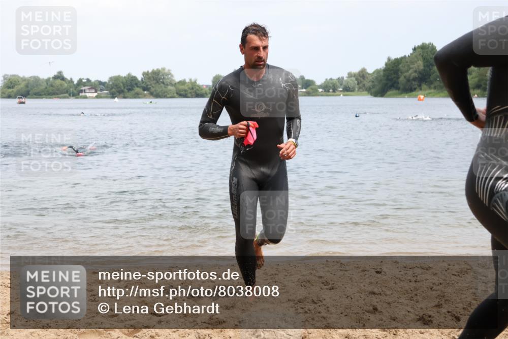 21.06.2025 - 27. Vierlanden-Triathlon Lena Gebhardt http://msf.ph/oto/8038008 15.06.2025 12:09:01 Schwimmen 1032, 1033, 1035, 1036 meine-sportfotos.de