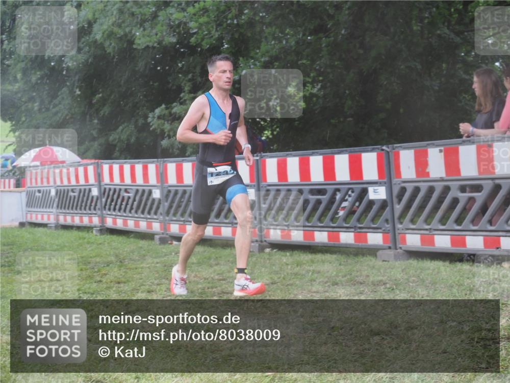21.06.2025 - 27. Vierlanden-Triathlon KatJ http://msf.ph/oto/8038009 15.06.2025 14:19:55 Ziel 1232, 1310 meine-sportfotos.de