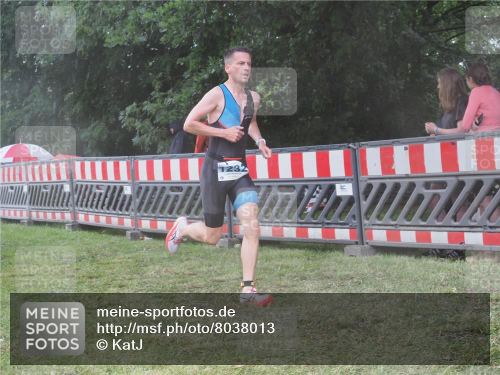21.06.2025 - 27. Vierlanden-Triathlon KatJ http://msf.ph/oto/8038013 15.06.2025 14:19:56 Ziel 1232, 1310 meine-sportfotos.de