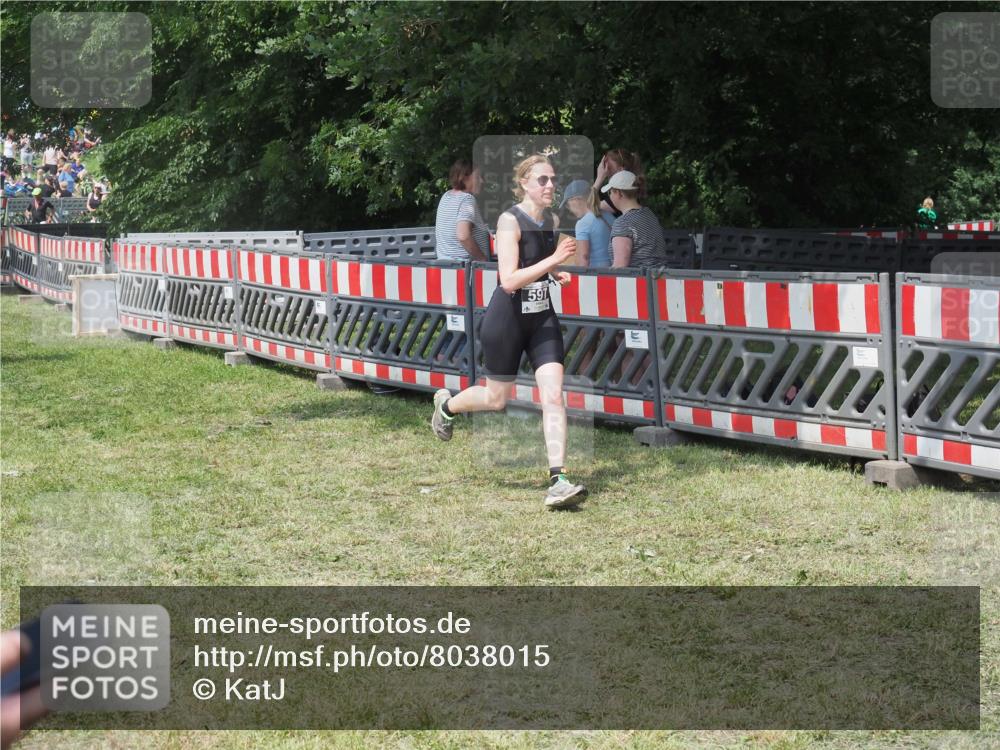 15.06.2025 - 27. Vierlanden-Triathlon KatJ http://msf.ph/oto/8038015 15.06.2025 11:31:20 Schwimmen  meine-sportfotos.de