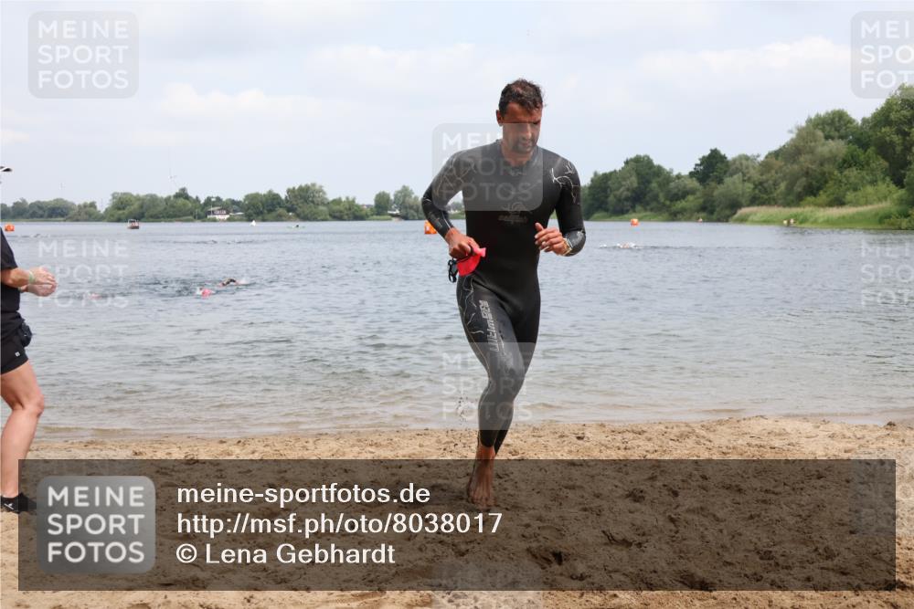 21.06.2025 - 27. Vierlanden-Triathlon Lena Gebhardt http://msf.ph/oto/8038017 15.06.2025 12:09:01 Schwimmen 1032, 1033, 1035, 1036 meine-sportfotos.de