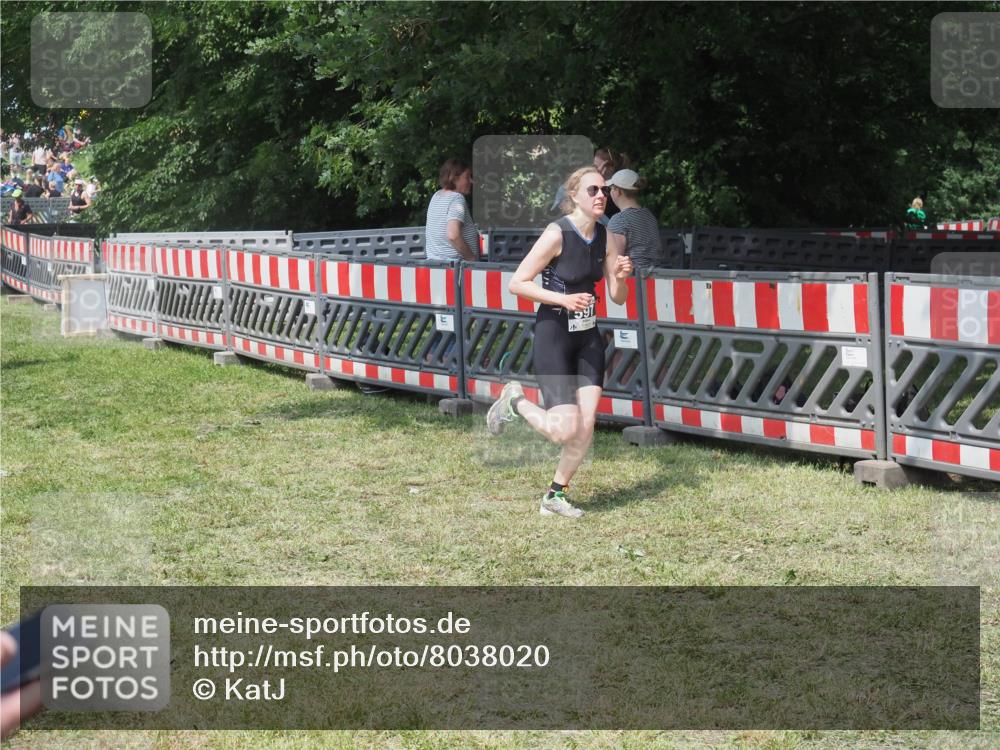 15.06.2025 - 27. Vierlanden-Triathlon KatJ http://msf.ph/oto/8038020 15.06.2025 11:31:20 Schwimmen  meine-sportfotos.de