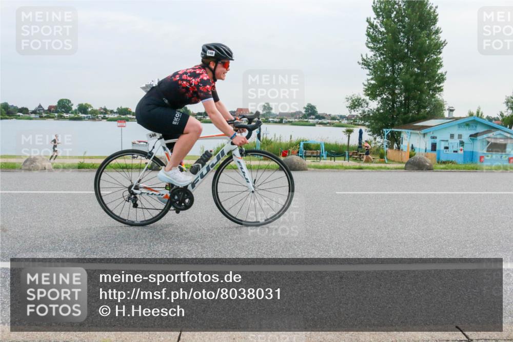 15.06.2025 - 27. Vierlanden-Triathlon H.Heesch http://msf.ph/oto/8038031 15.06.2025 10:55:05 Radfahren 8, 546, 605, 608 meine-sportfotos.de
