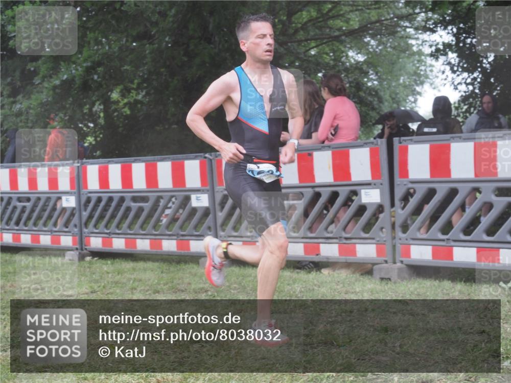 21.06.2025 - 27. Vierlanden-Triathlon KatJ http://msf.ph/oto/8038032 15.06.2025 14:19:56 Ziel 1232, 1310 meine-sportfotos.de