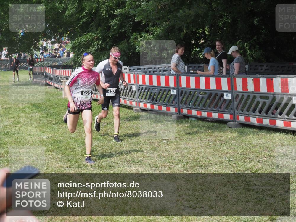 15.06.2025 - 27. Vierlanden-Triathlon KatJ http://msf.ph/oto/8038033 15.06.2025 11:31:23 Schwimmen  meine-sportfotos.de