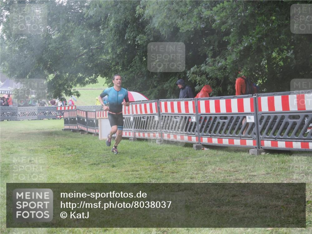 21.06.2025 - 27. Vierlanden-Triathlon KatJ http://msf.ph/oto/8038037 15.06.2025 14:20:01 Ziel 1310 meine-sportfotos.de