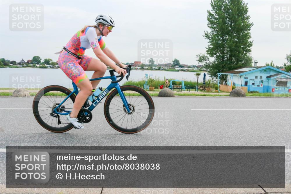 15.06.2025 - 27. Vierlanden-Triathlon H.Heesch http://msf.ph/oto/8038038 15.06.2025 10:55:06 Radfahren 546, 605, 608 meine-sportfotos.de