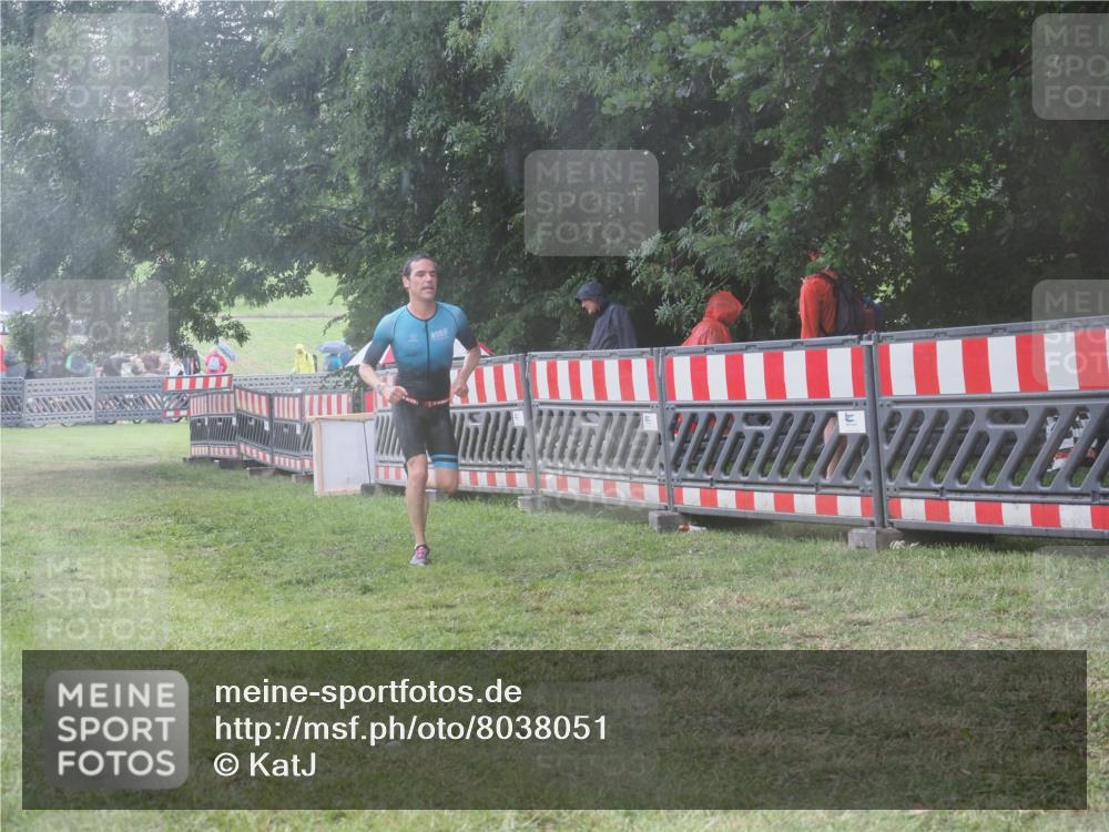 21.06.2025 - 27. Vierlanden-Triathlon KatJ http://msf.ph/oto/8038051 15.06.2025 14:20:01 Ziel 1310 meine-sportfotos.de