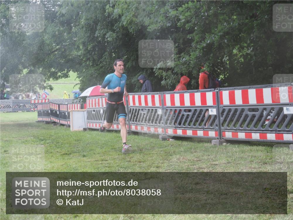 21.06.2025 - 27. Vierlanden-Triathlon KatJ http://msf.ph/oto/8038058 15.06.2025 14:20:01 Ziel 1310 meine-sportfotos.de