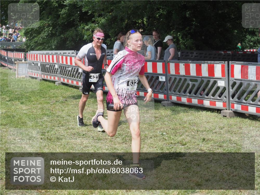 15.06.2025 - 27. Vierlanden-Triathlon KatJ http://msf.ph/oto/8038063 15.06.2025 11:31:23 Schwimmen  meine-sportfotos.de
