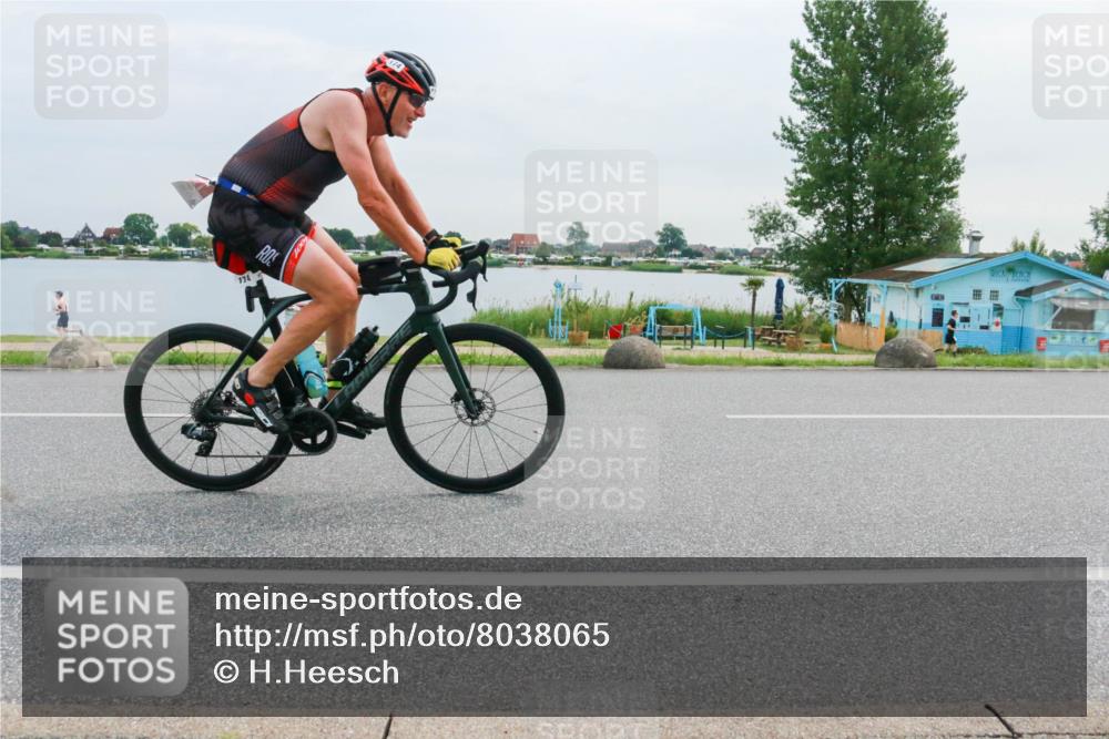 15.06.2025 - 27. Vierlanden-Triathlon H.Heesch http://msf.ph/oto/8038065 15.06.2025 10:55:13 Radfahren 20, 72, 174, 216 meine-sportfotos.de