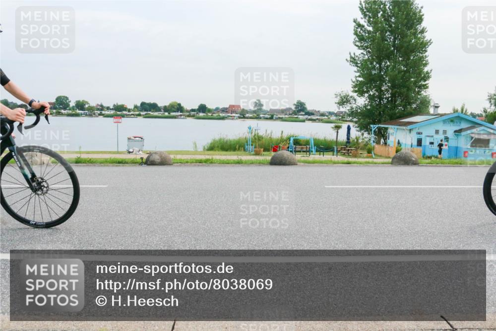 15.06.2025 - 27. Vierlanden-Triathlon H.Heesch http://msf.ph/oto/8038069 15.06.2025 10:55:13 Radfahren 20, 72, 174, 216 meine-sportfotos.de