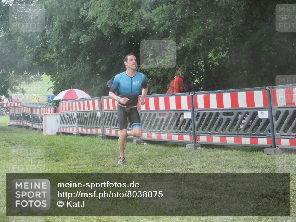 21.06.2025 - 27. Vierlanden-Triathlon KatJ http://msf.ph/oto/8038075 15.06.2025 14:20:02 Ziel 1310 meine-sportfotos.de